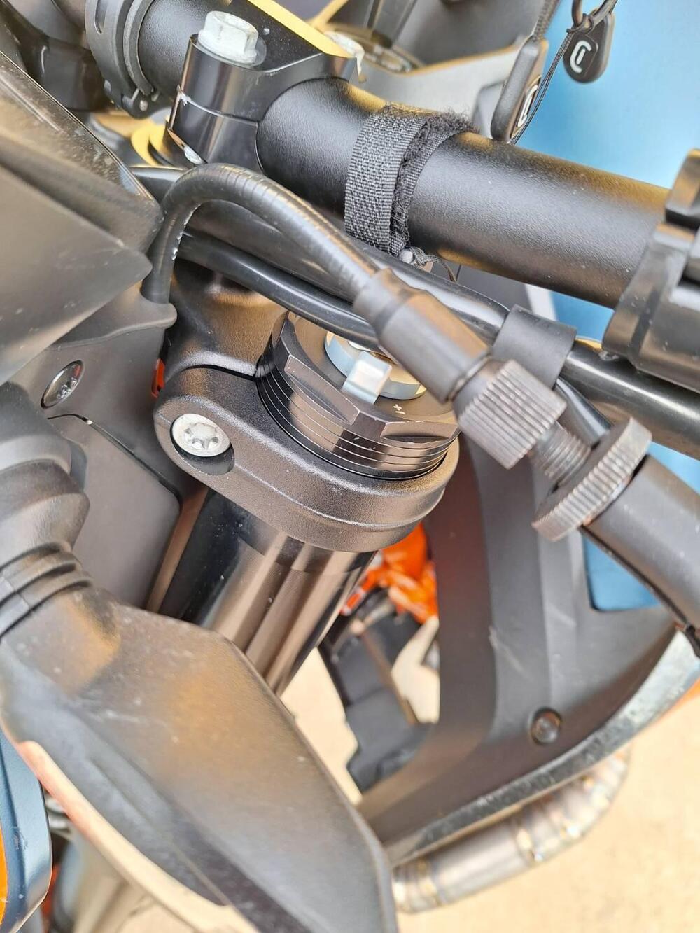 KTM 890 Duke R (2022 - 23) (14)