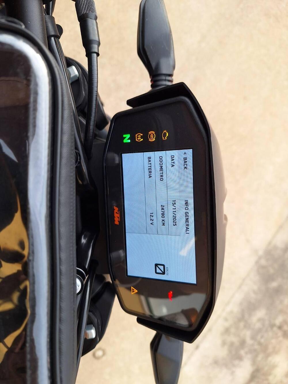 KTM 890 Duke R (2022 - 23) (15)