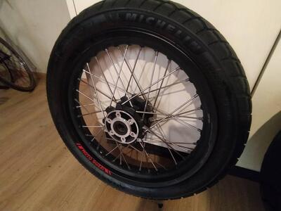 vendo cerchi ruota con pneumatici Pirelli per Guzz Moto Guzzi