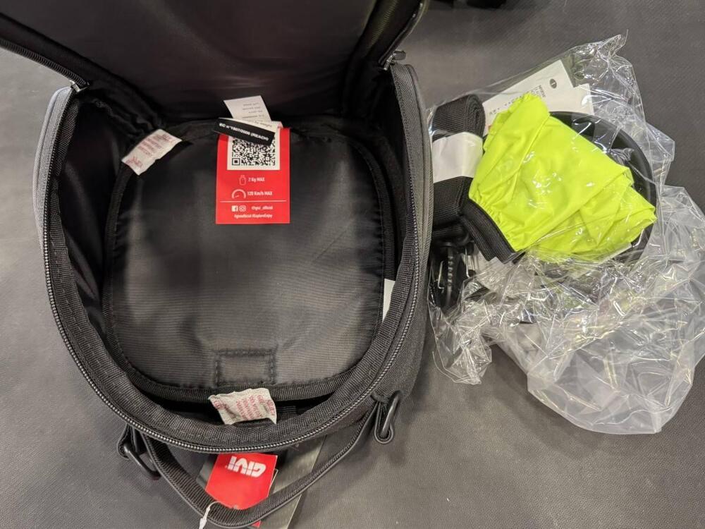 BORSA SERBATOIO 5 LT. GIVI EA144B (4)