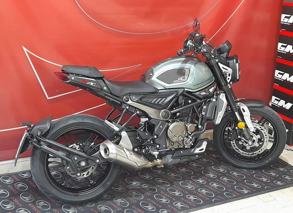 Voge Trofeo 300AC (2021 - 26) (2)