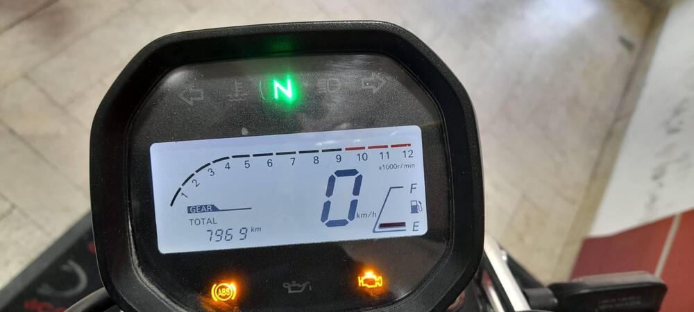 Voge Trofeo 300AC (2021 - 26) (4)