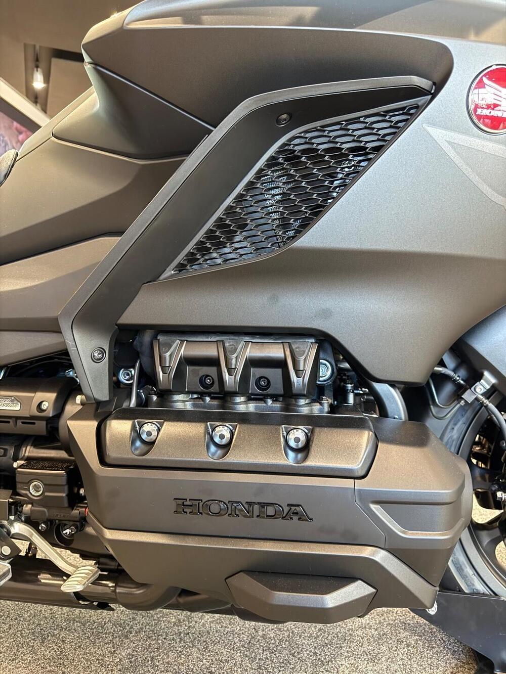 Honda GL 1800 Gold Wing 50° Anniversario (2025 - 26) (9)