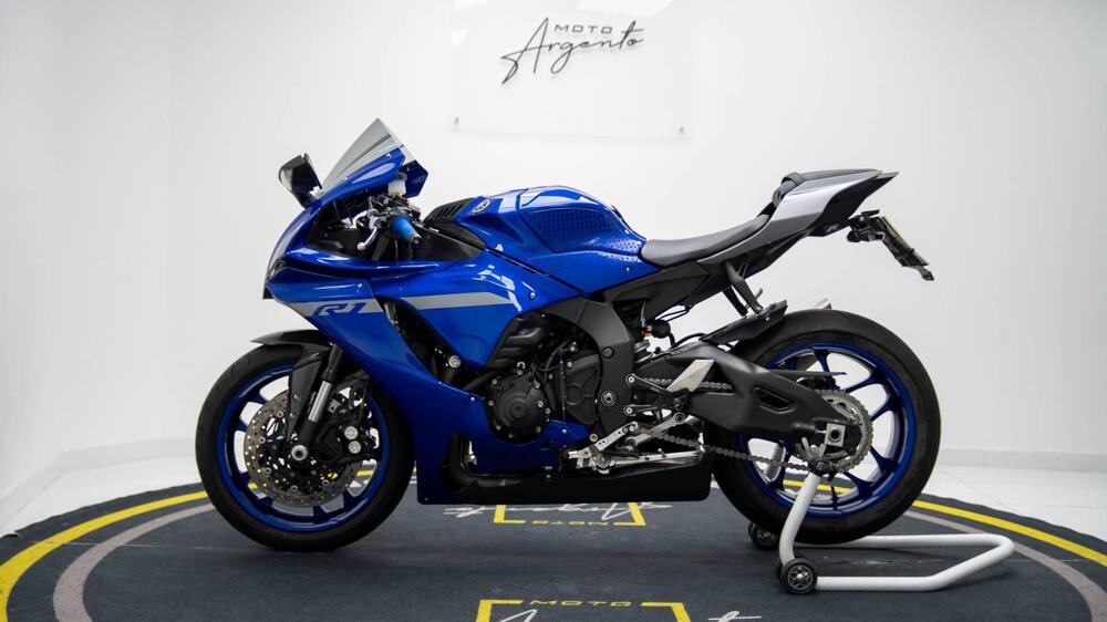 Yamaha YZF R1 (2020 - 25) (3)