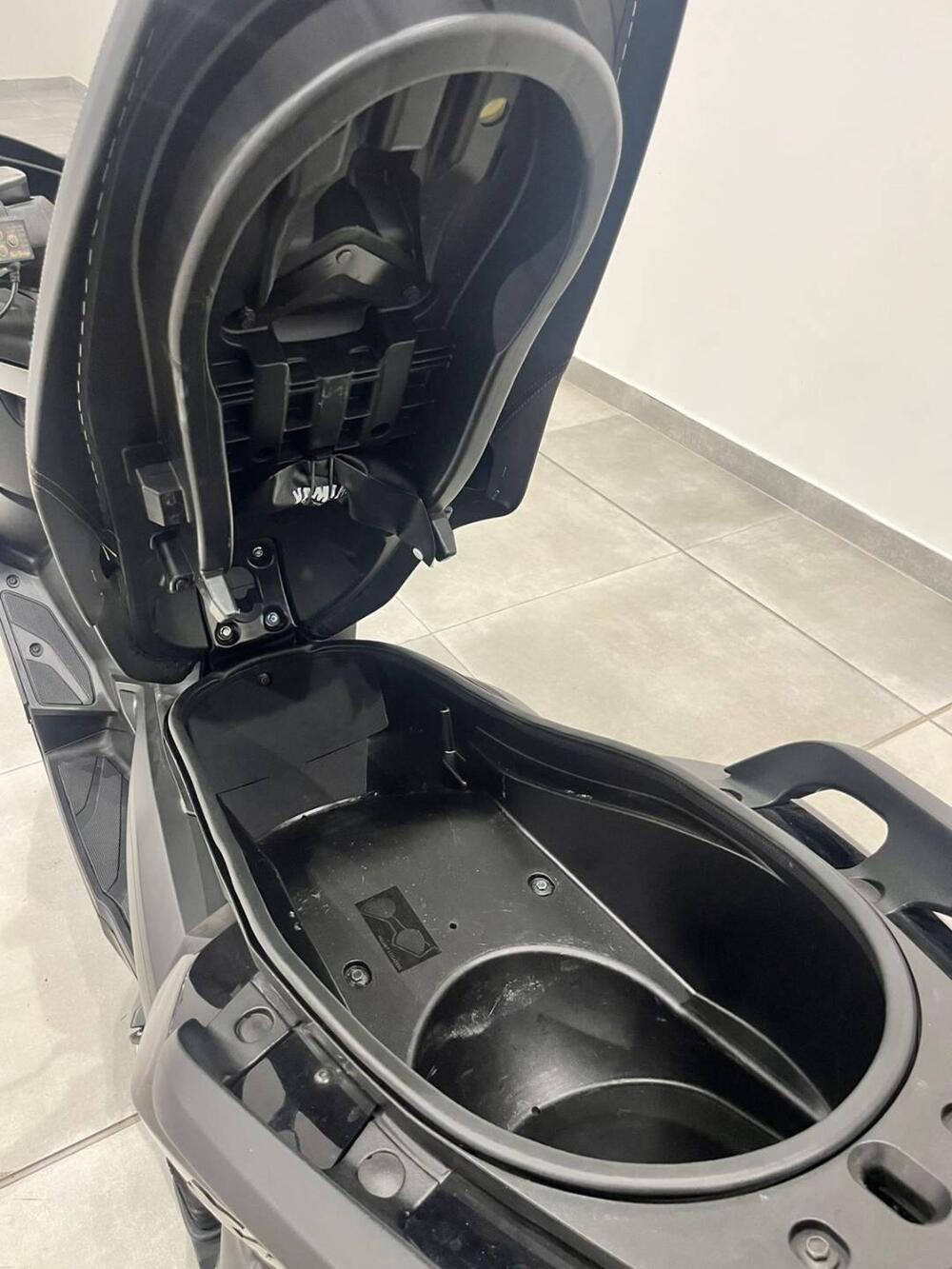 Yamaha X-Max 400 ABS (2013 - 16) (6)