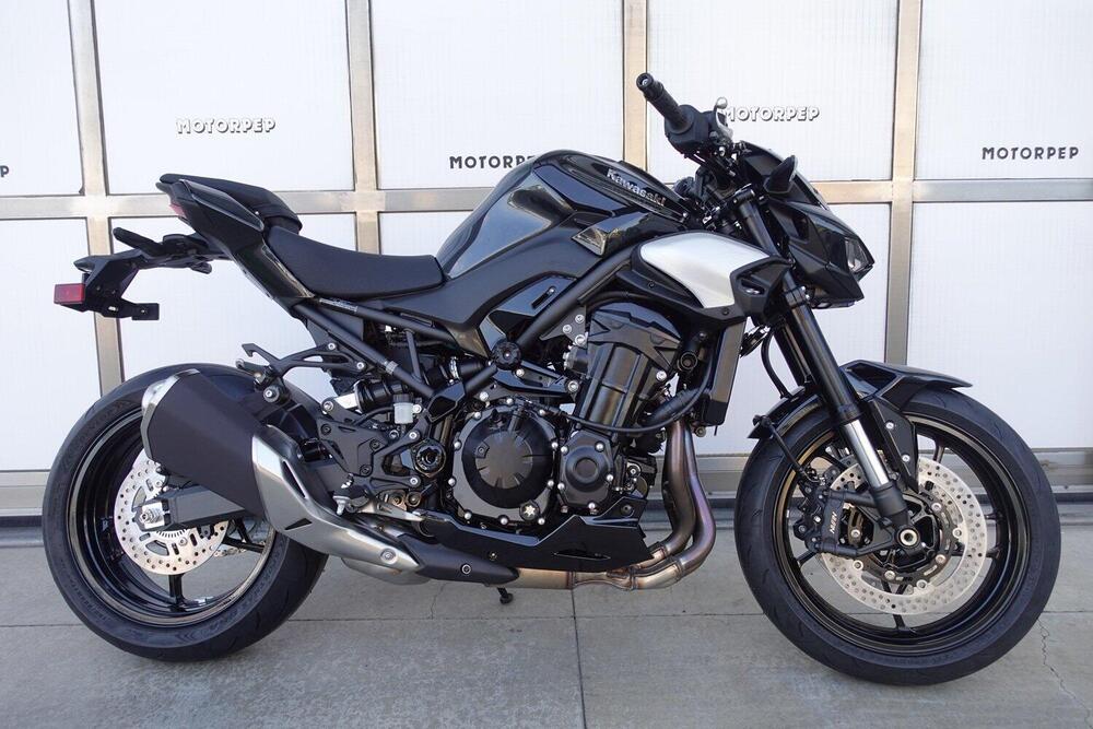 Kawasaki Z 900 (2025 - 26) (4)