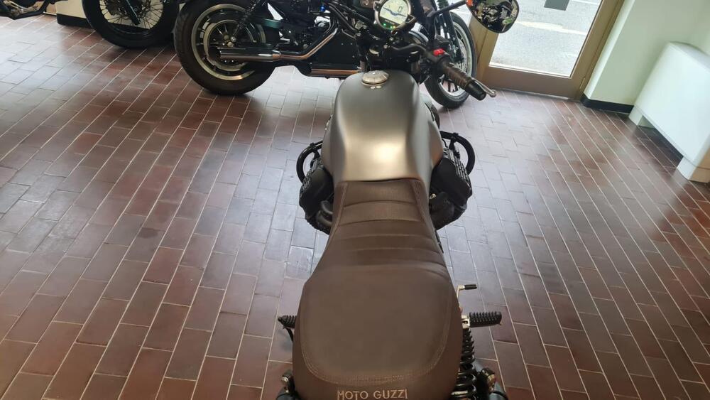 Moto Guzzi V7 Stone (2021 - 24) (9)