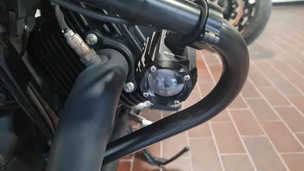 Moto Guzzi V7 Stone (2021 - 24) (14)