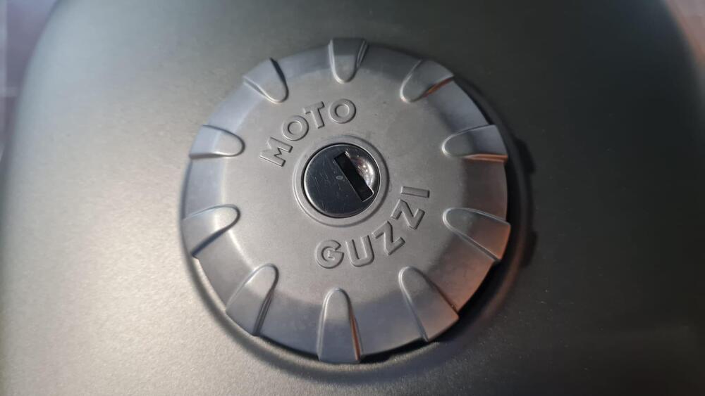 Moto Guzzi V7 Stone (2021 - 24) (15)