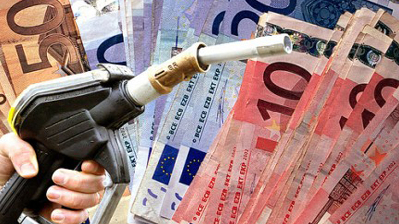 Primo week-end di esodo estivo: scendono i prezzi di benzina e diesel