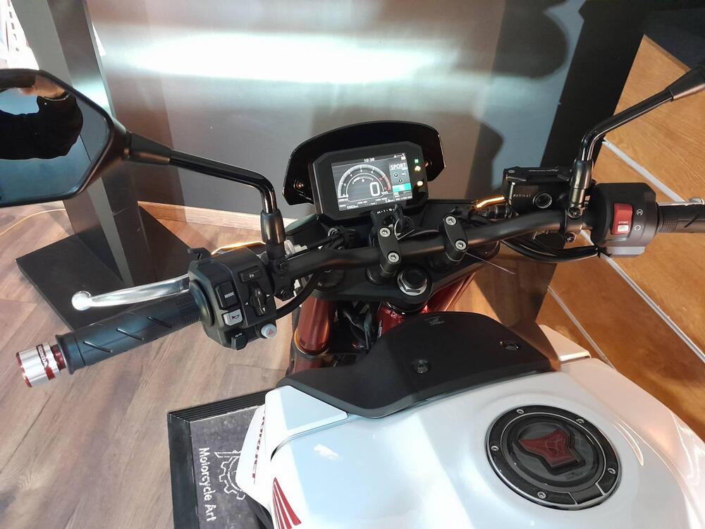 Honda CB 750 Hornet (2023 - 24) (10)