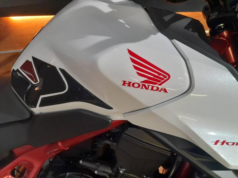 Honda CB 750 Hornet (2023 - 24) (16)