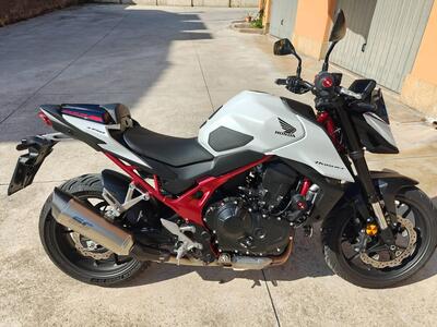 Honda CB 750 Hornet (2025) usata