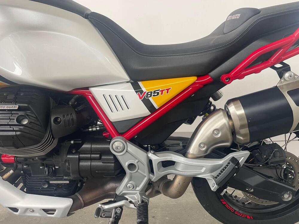 Moto Guzzi V85 TT Evocative Graphics (2019 - 20) (3)