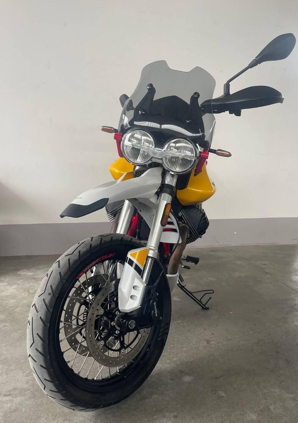 Moto Guzzi V85 TT Evocative Graphics (2019 - 20) (12)