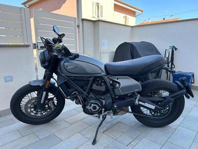 Ducati Scrambler 800 Night Shift (2021 - 22) usata