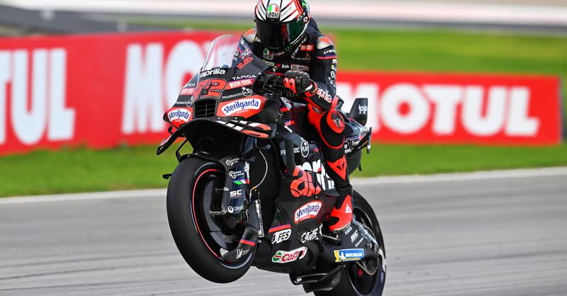 MotoGP 2025. GP di Valencia. Un'altra vittoria di Marco Bezzecchi! Doppietta Aprilia con Raul Fernandez, terzo Diggia. Caduto subito Bagnaia [RISULTATI]