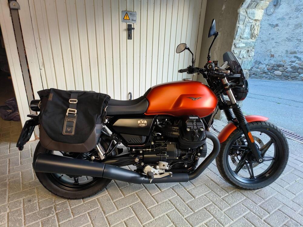 Moto Guzzi V7 Stone (2021 - 24)