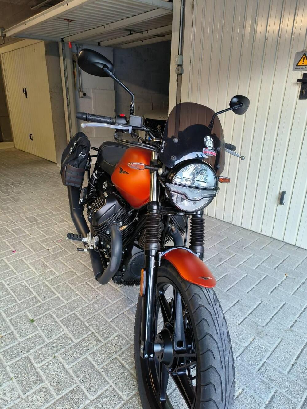 Moto Guzzi V7 Stone (2021 - 24) (3)