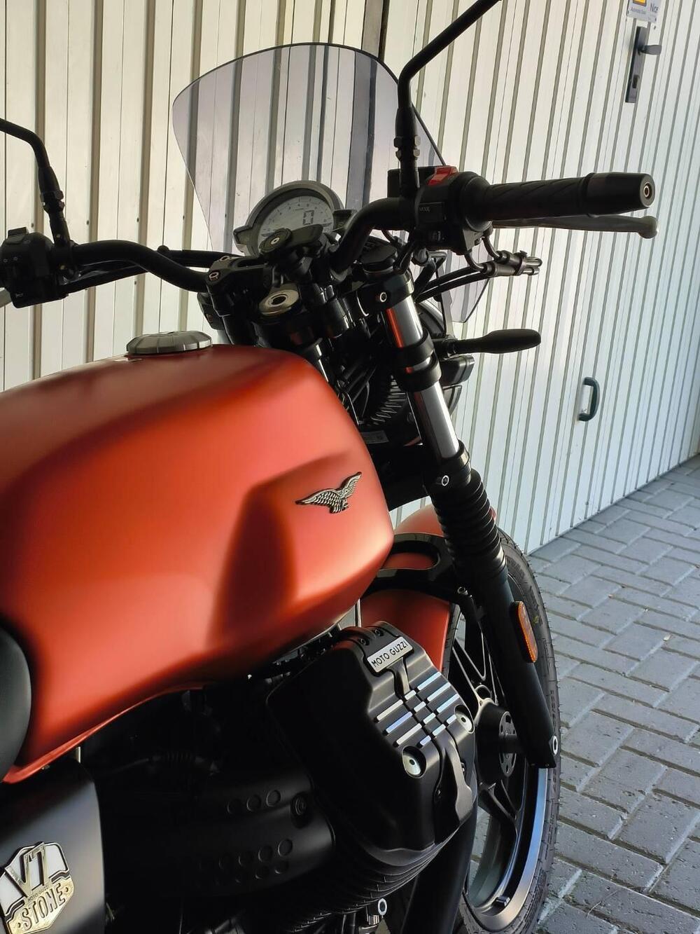 Moto Guzzi V7 Stone (2021 - 24) (5)