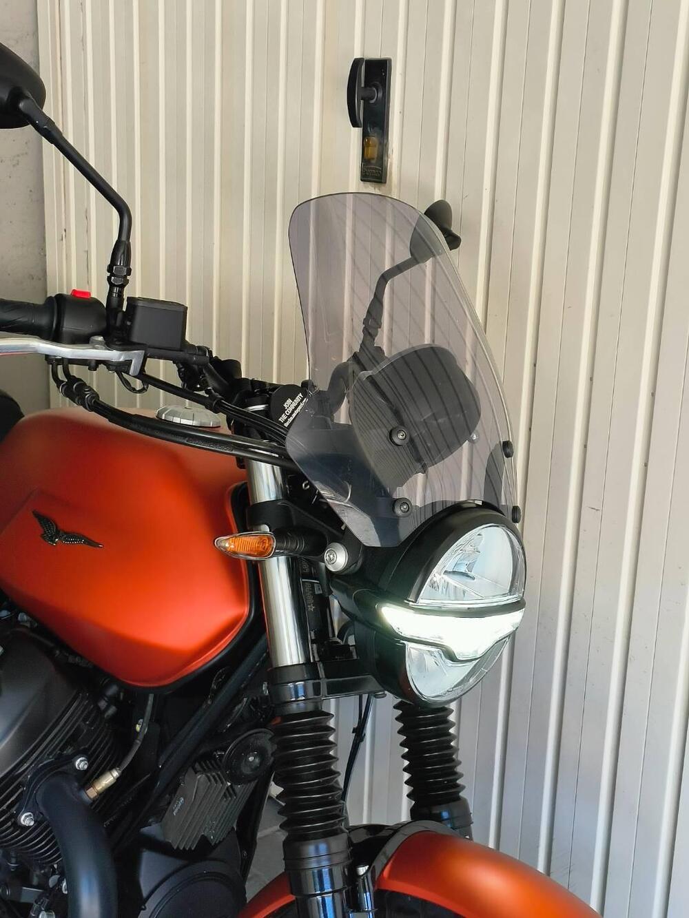 Moto Guzzi V7 Stone (2021 - 24) (6)