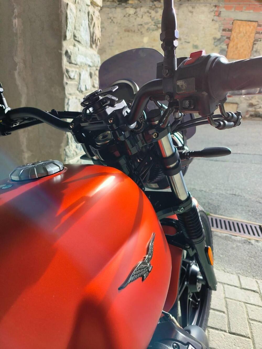 Moto Guzzi V7 Stone (2021 - 24) (8)