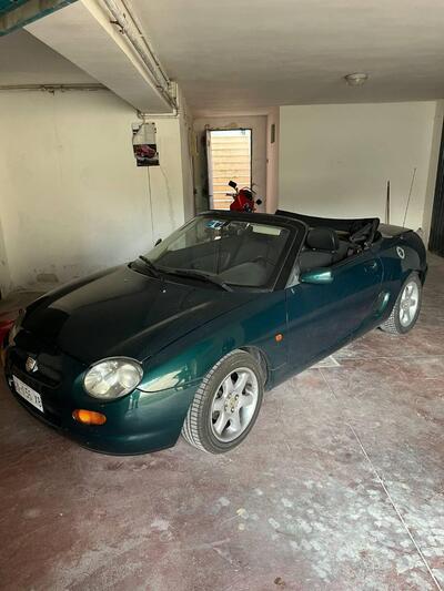 Mg cabriolet d&#039;epoca del 1997 a Casarano