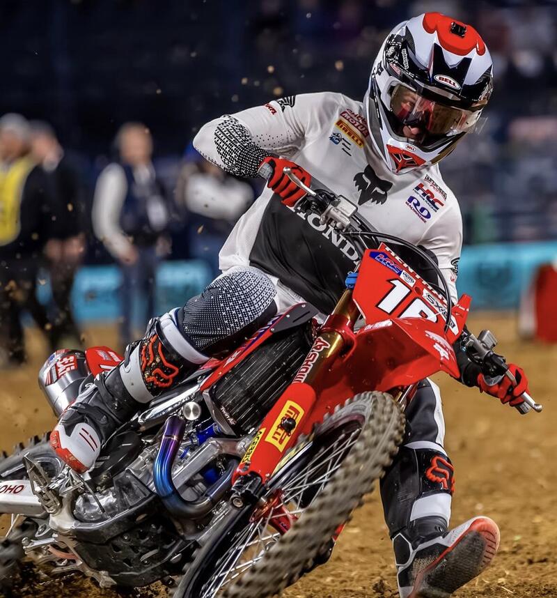 Tom Vialle debutta a Parigi sulla Honda HRC. Per lui un ritorno a casa. Nel 2026 Mondiale MXGP