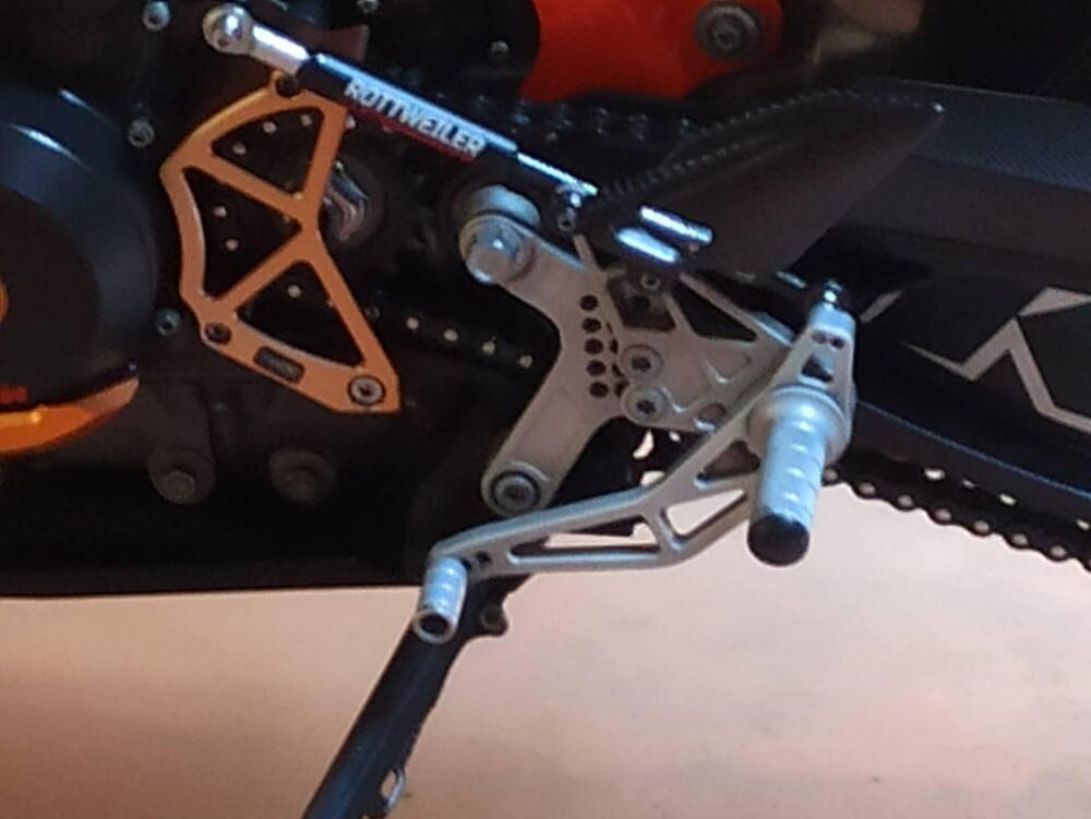 KTM 890 Duke R (2021) (6)