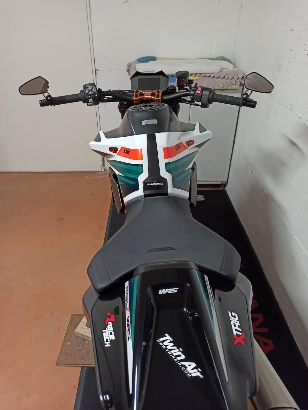 KTM 890 Duke R (2021) (5)