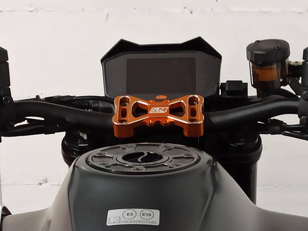 KTM 890 Duke R (2021) (8)