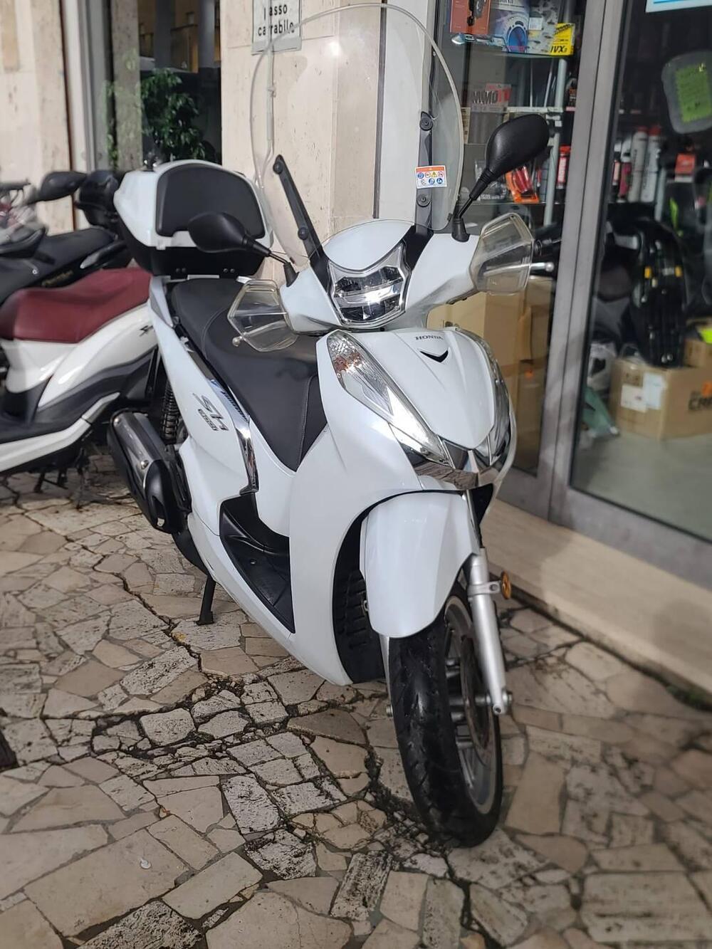 Honda SH 300 i ABS (2016 - 20) (2)