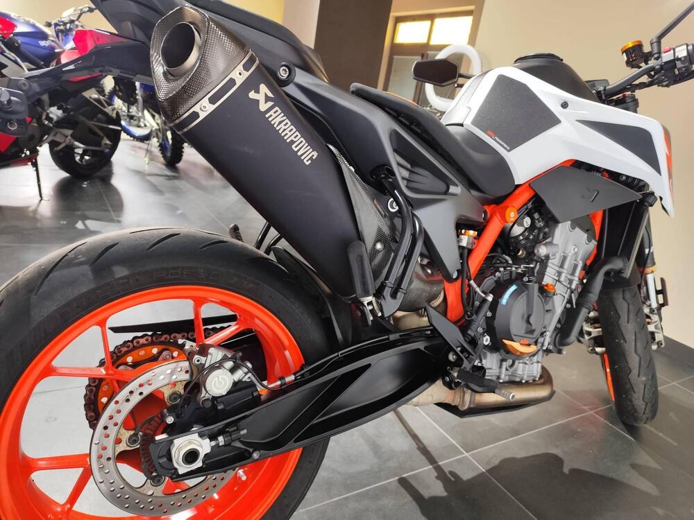 KTM 890 Duke R (2021) (6)