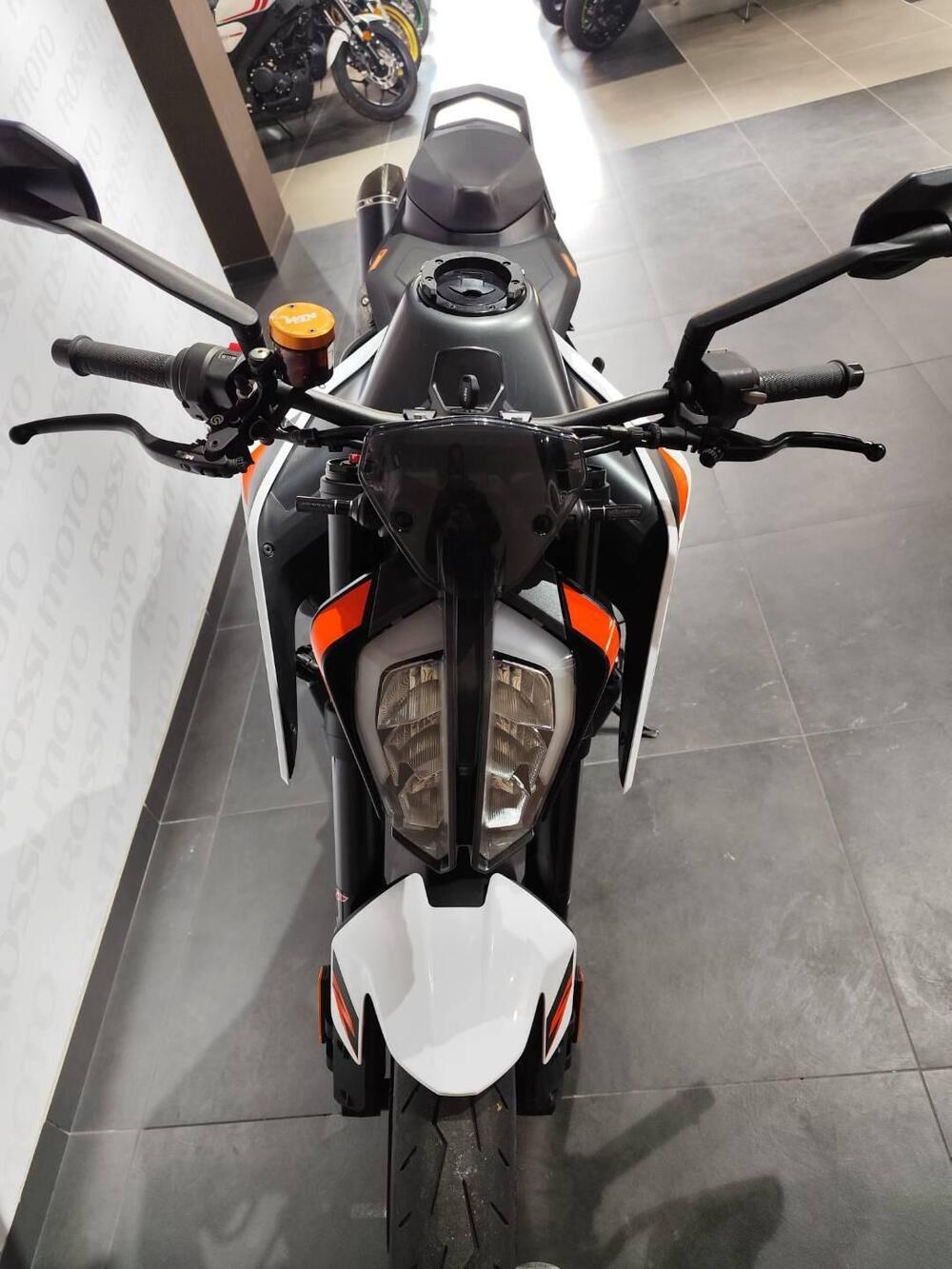 KTM 890 Duke R (2021) (8)