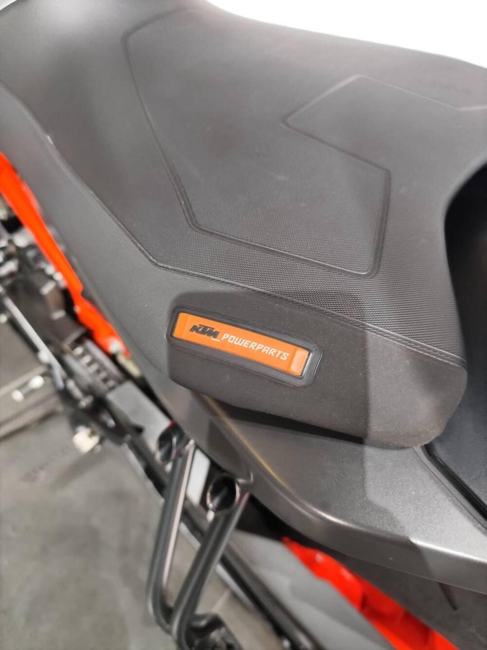 KTM 890 Duke R (2021) (9)