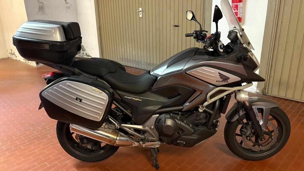 Vendo Honda NC 750 X ABS 2014 15 Usata A Gattatico codice 9879132 vendo-honda-nc-750-x-abs-2014-15-usata-a-gattatico-codice-9879132