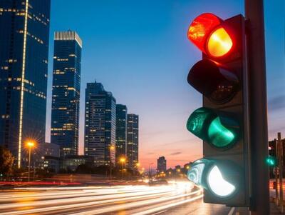 Arrivano i semafori con la quarta luce bianca. Serve per gestire la guida autonoma