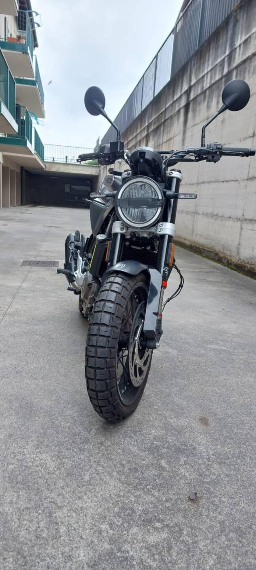 Husqvarna Svartpilen 401 (2021 - 23) (10)