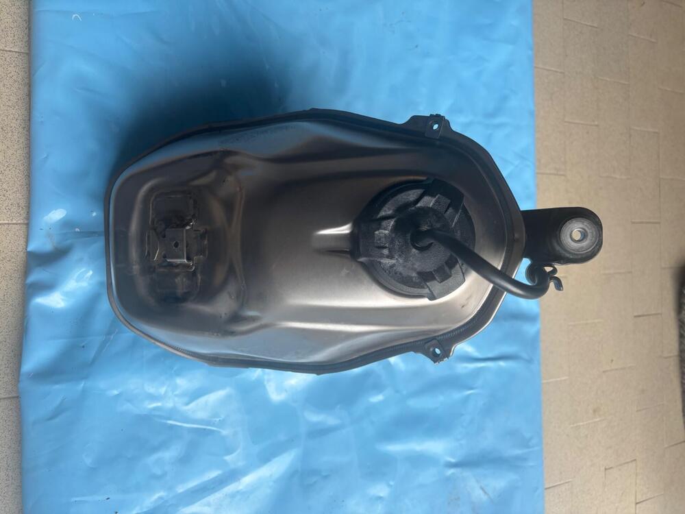 Serbatoio in titanio Honda crf r / rx 2022/2024 (3)