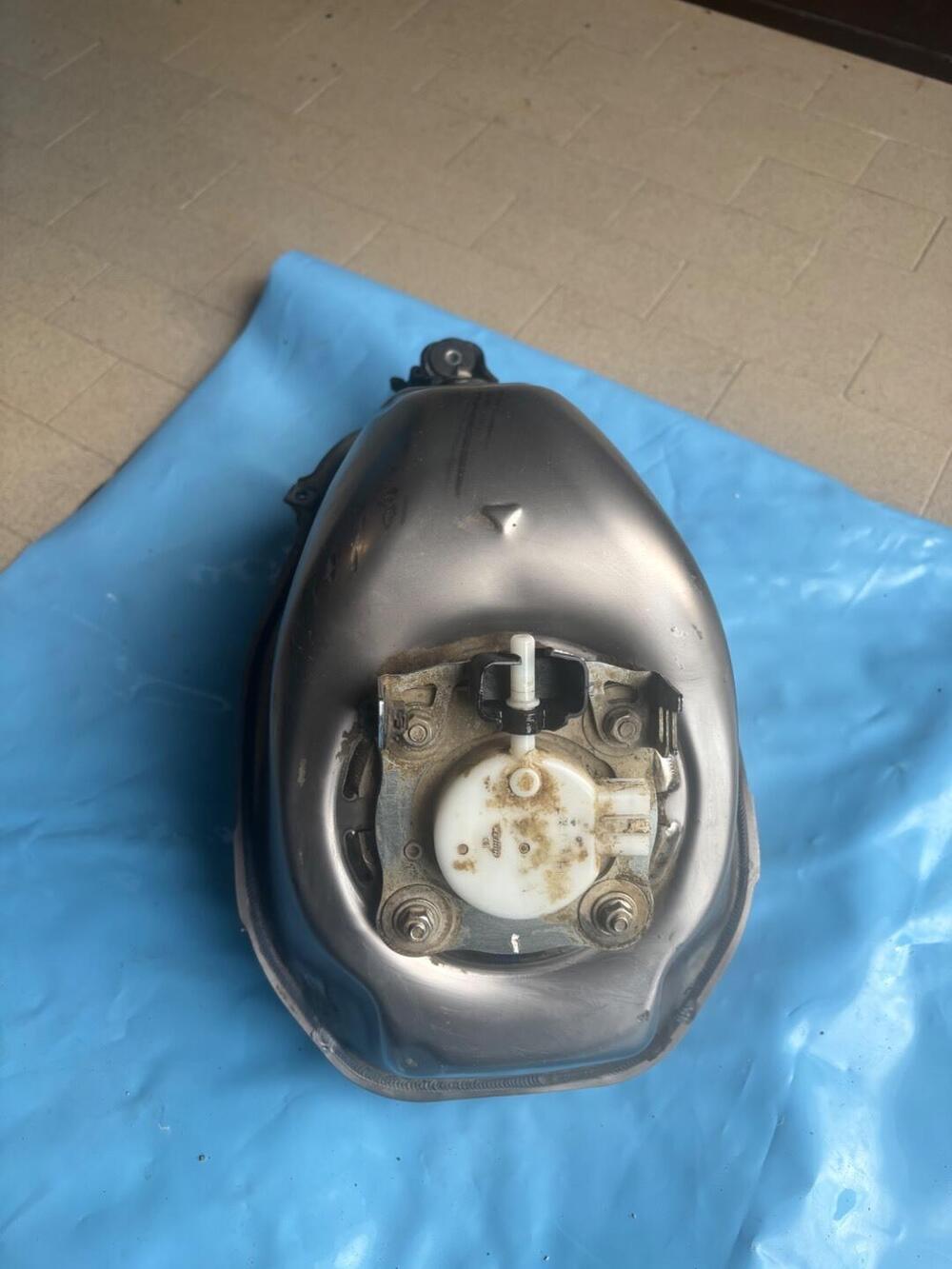 Serbatoio in titanio Honda crf r / rx 2022/2024 (5)