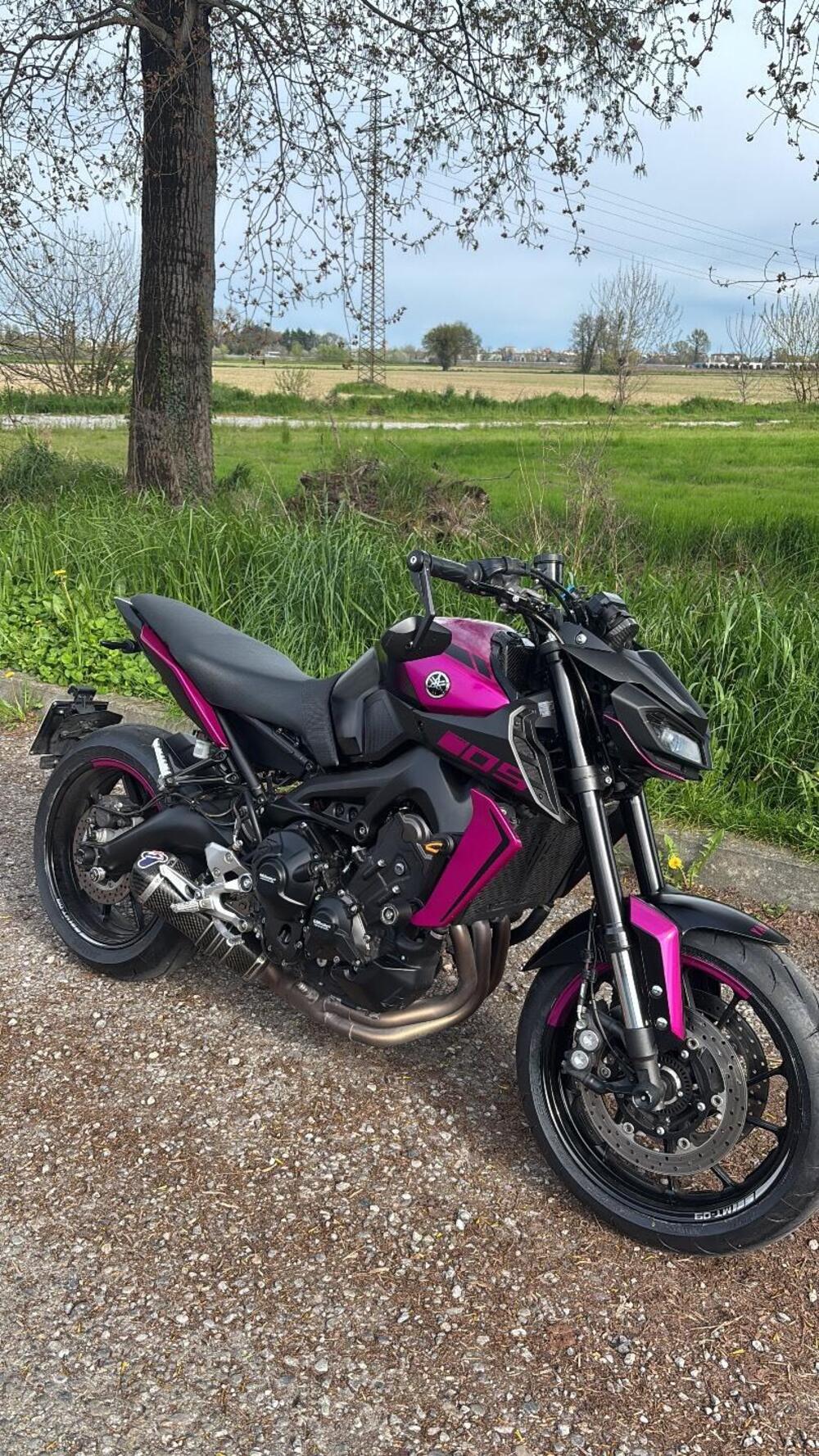 Yamaha MT-09 (2017 - 20) (2)