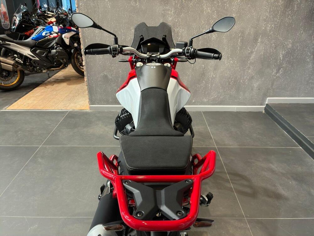 Moto Guzzi V85 TT Evocative Graphics (2021 - 23) (6)