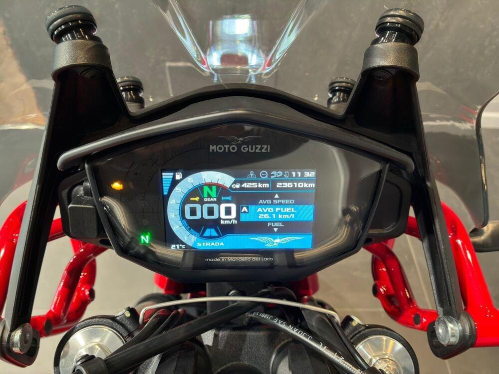 Moto Guzzi V85 TT Evocative Graphics (2021 - 23) (10)