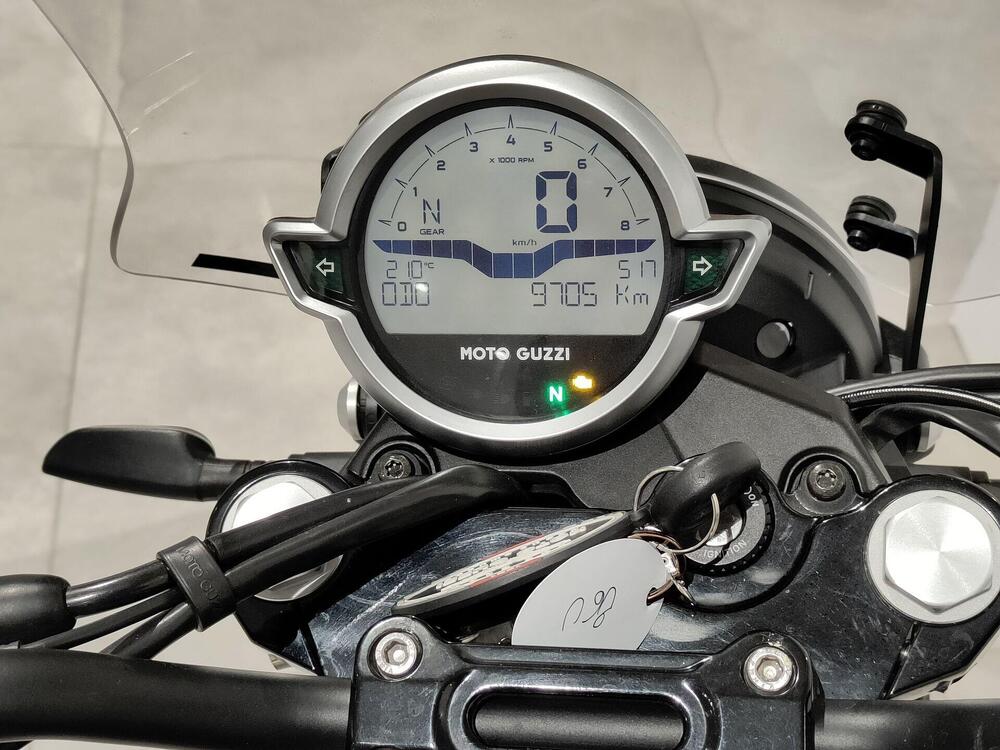 Moto Guzzi V7 Stone (2021 - 24) (3)