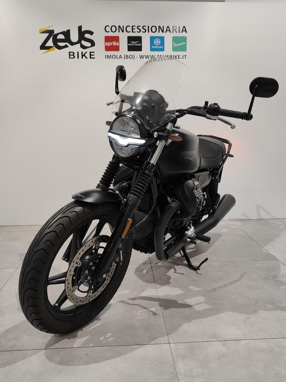 Moto Guzzi V7 Stone (2021 - 24) (4)