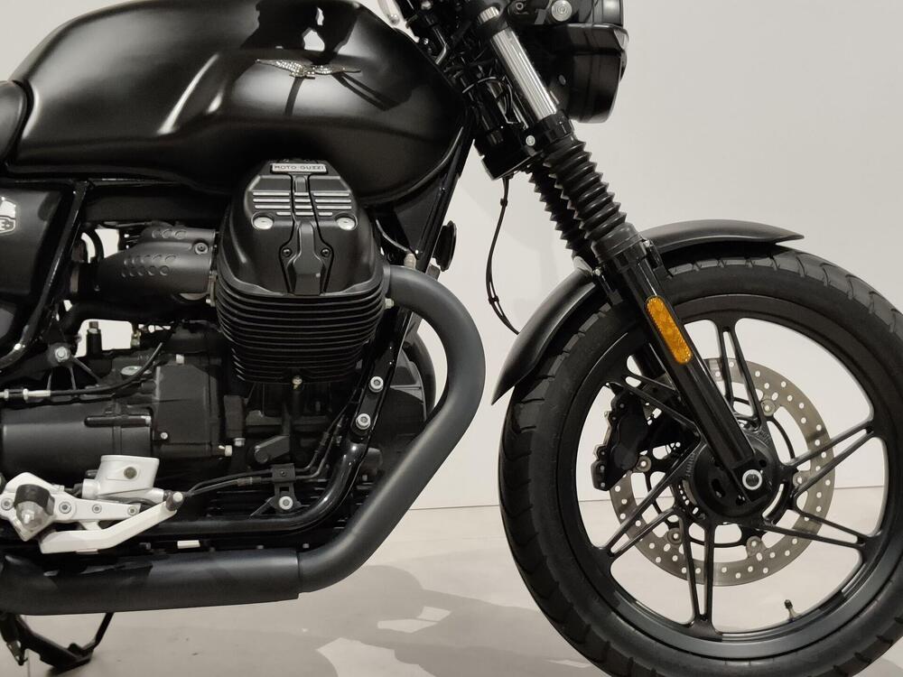 Moto Guzzi V7 Stone (2021 - 24) (6)