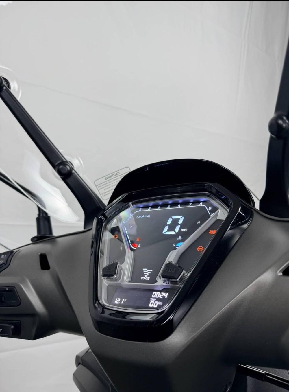 Voge Sfida SR16 200 (2025 - 26) (2)