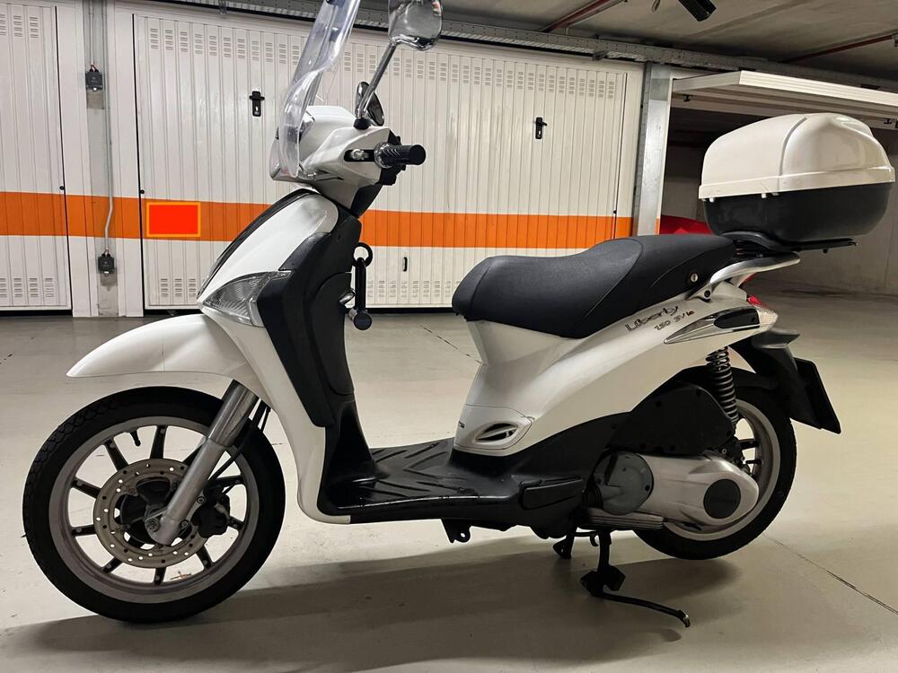 Piaggio Liberty 150 i-get ABS (2016) (2)