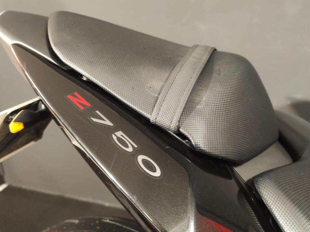 Kawasaki Z 750 R ABS (2011 - 12) (14)