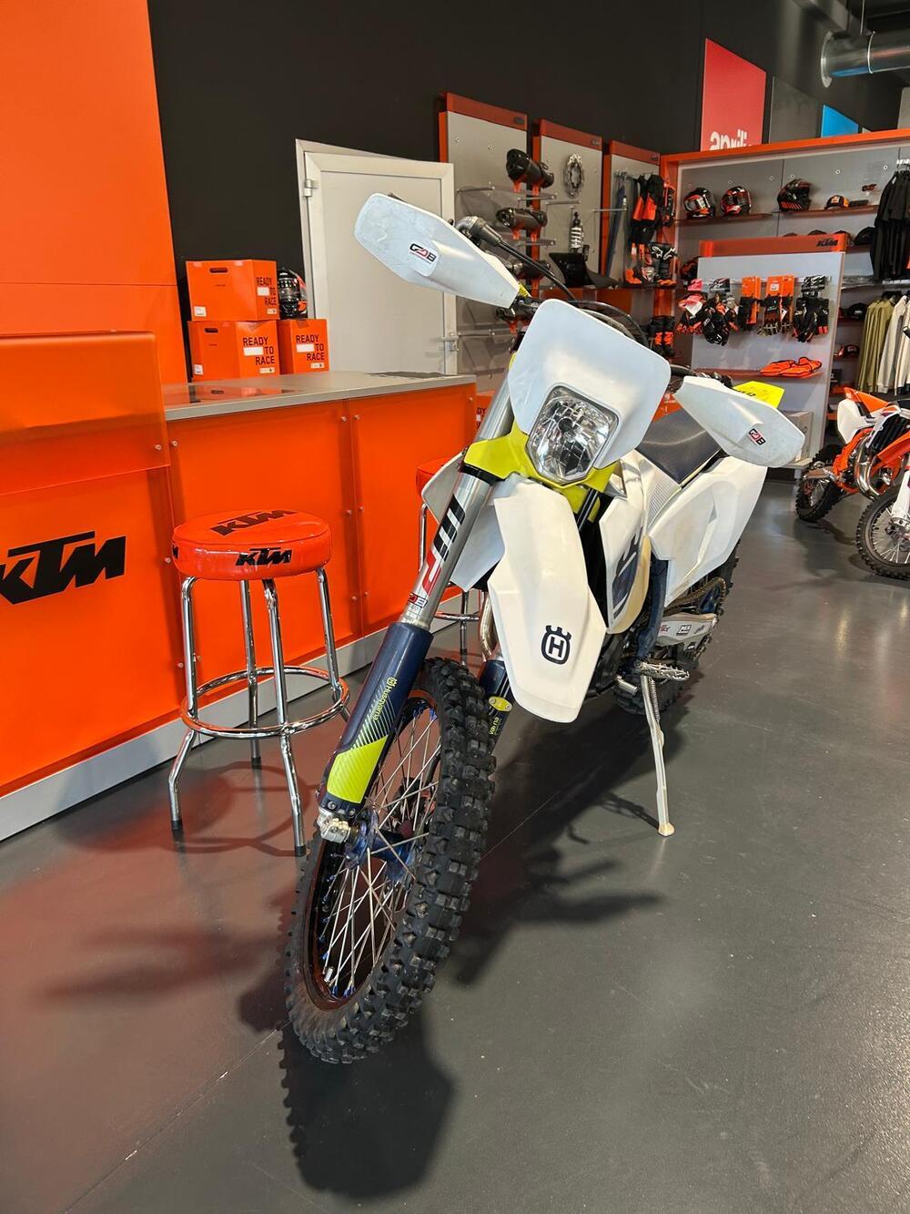 Husqvarna FE 250 (2024) (2)